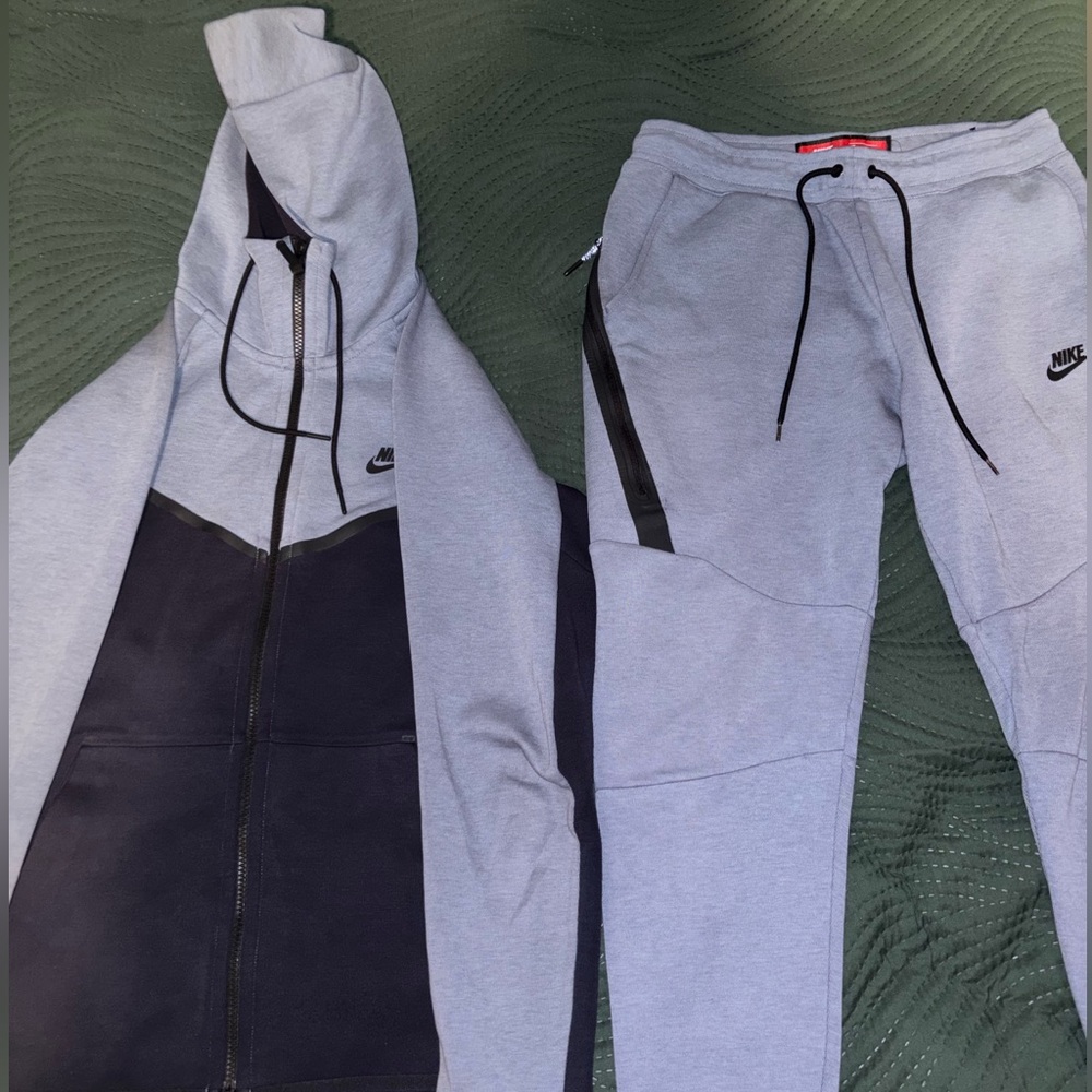 Diffused blue nike tech